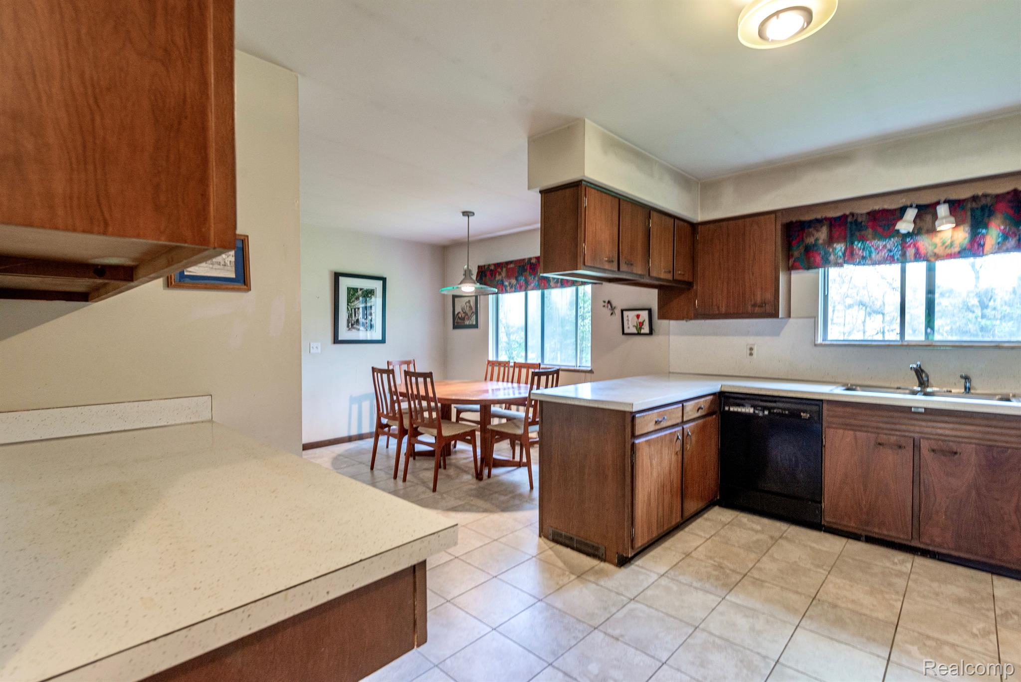 174 KNOLLWOOD Drive