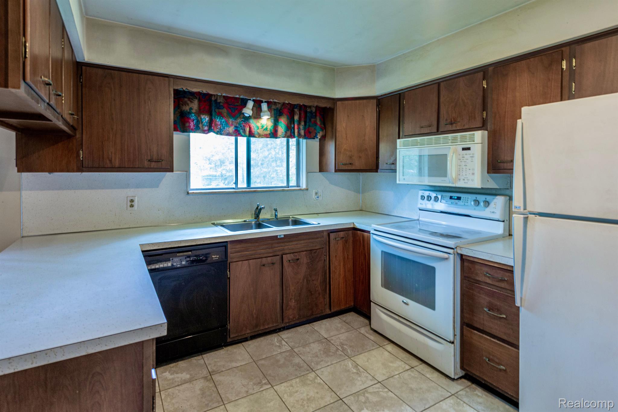 174 KNOLLWOOD Drive