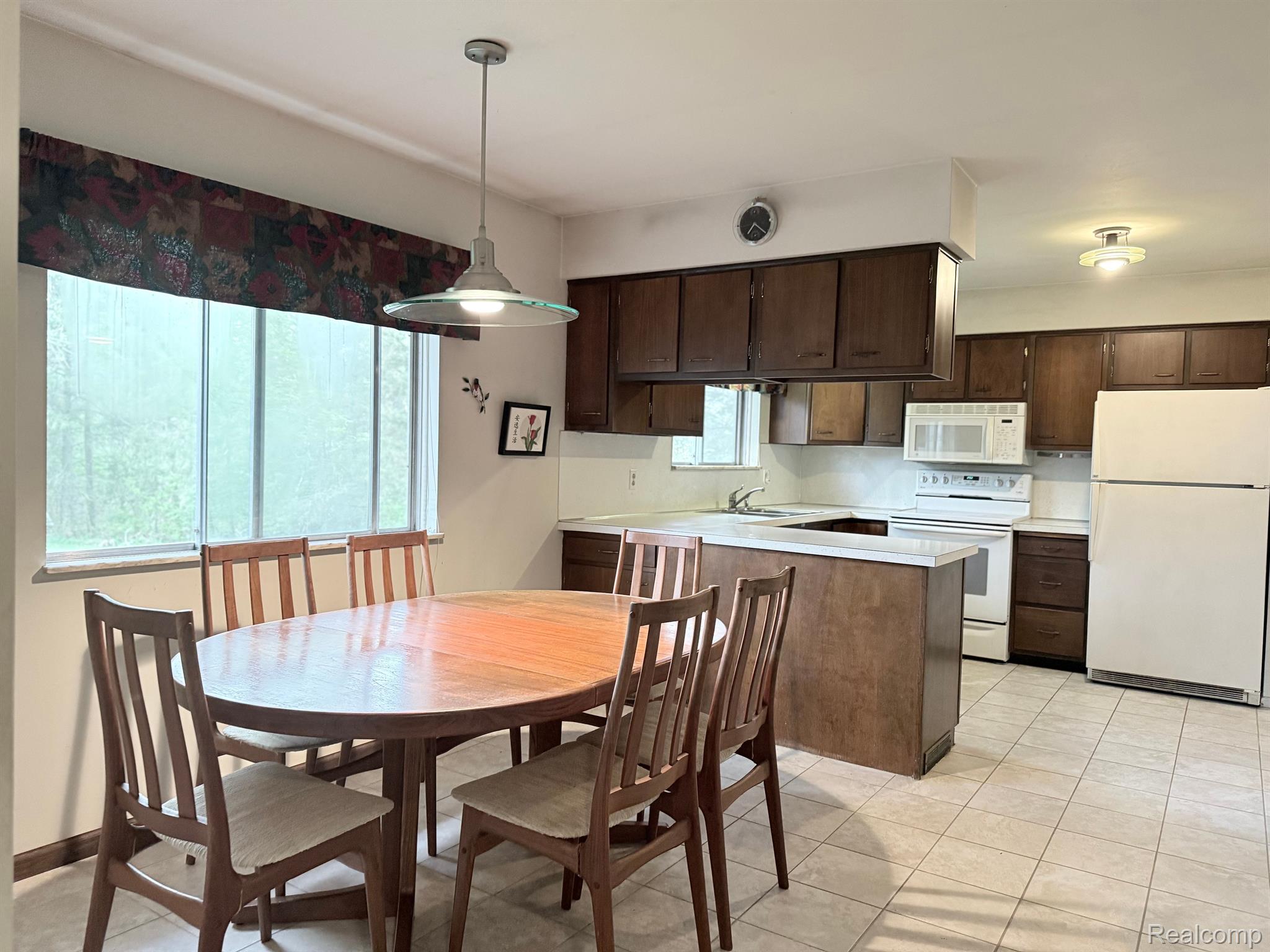 174 KNOLLWOOD Drive