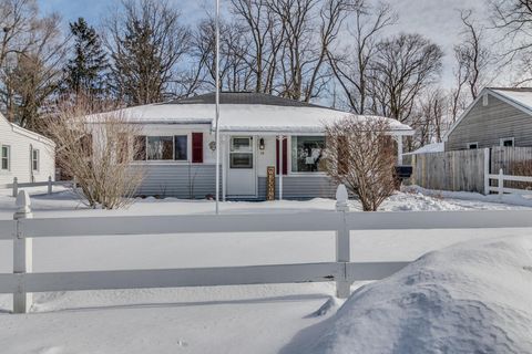 18 Woodlawn Avenue N Battle Creek City MI 49037