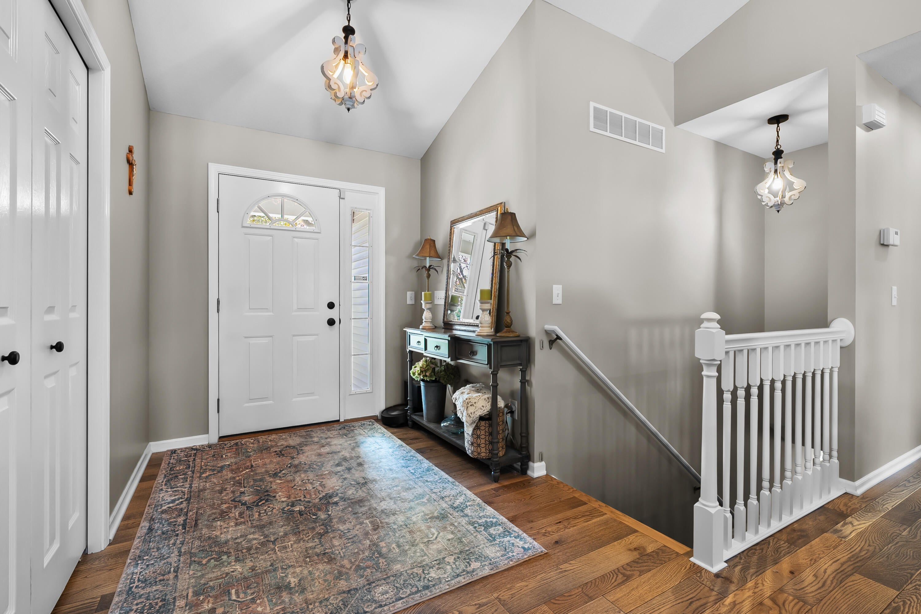 53015 Meadow View Lane