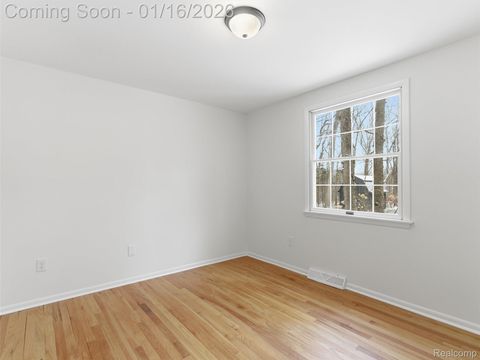 Tiny photo for 3227 Cairncross Drive, Oakland Charter Township, MI 48363 (MLS # 20261002325)