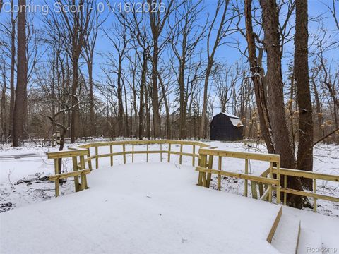 Tiny photo for 3227 Cairncross Drive, Oakland Charter Township, MI 48363 (MLS # 20261002325)