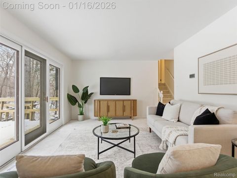 Tiny photo for 3227 Cairncross Drive, Oakland Charter Township, MI 48363 (MLS # 20261002325)