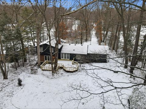 Tiny photo for 3227 Cairncross Drive, Oakland Charter Township, MI 48363 (MLS # 20261002325)