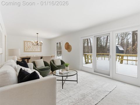 Tiny photo for 3227 Cairncross Drive, Oakland Charter Township, MI 48363 (MLS # 20261002325)