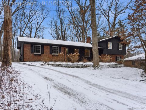 3227 Cairncross Drive Oakland Charter Township MI 48363