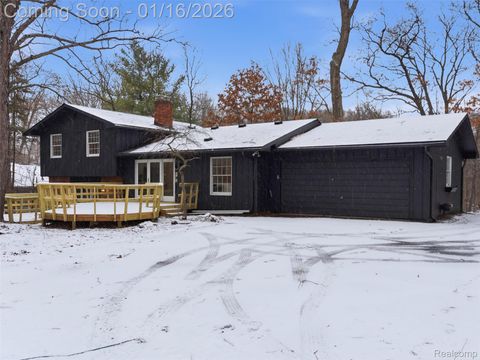 Tiny photo for 3227 Cairncross Drive, Oakland Charter Township, MI 48363 (MLS # 20261002325)