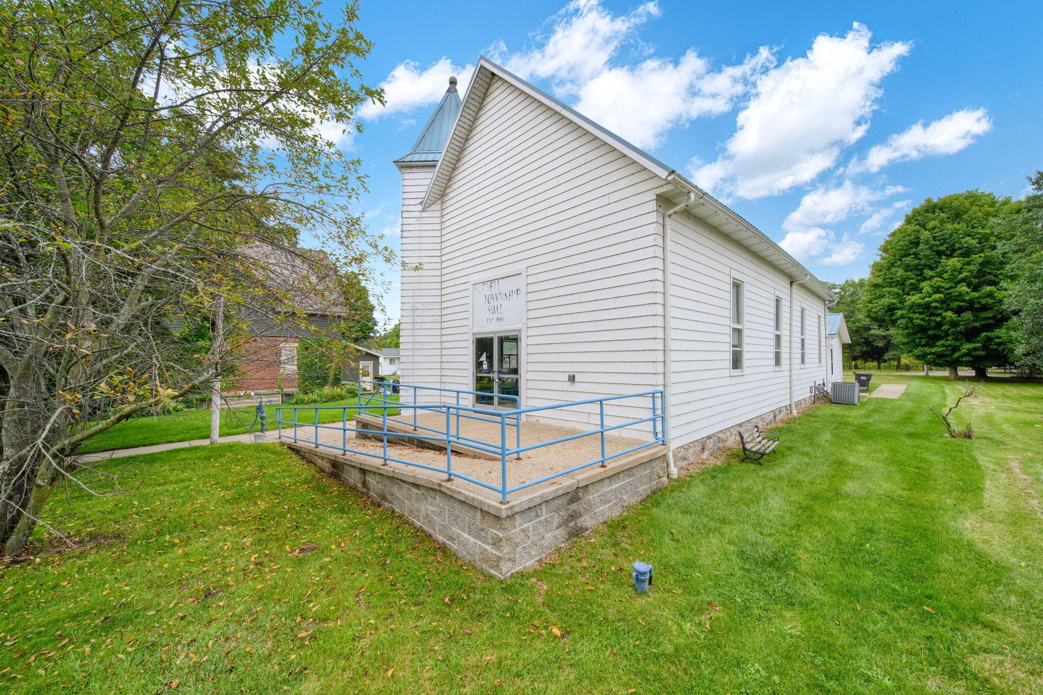 106 E Commercial Street
