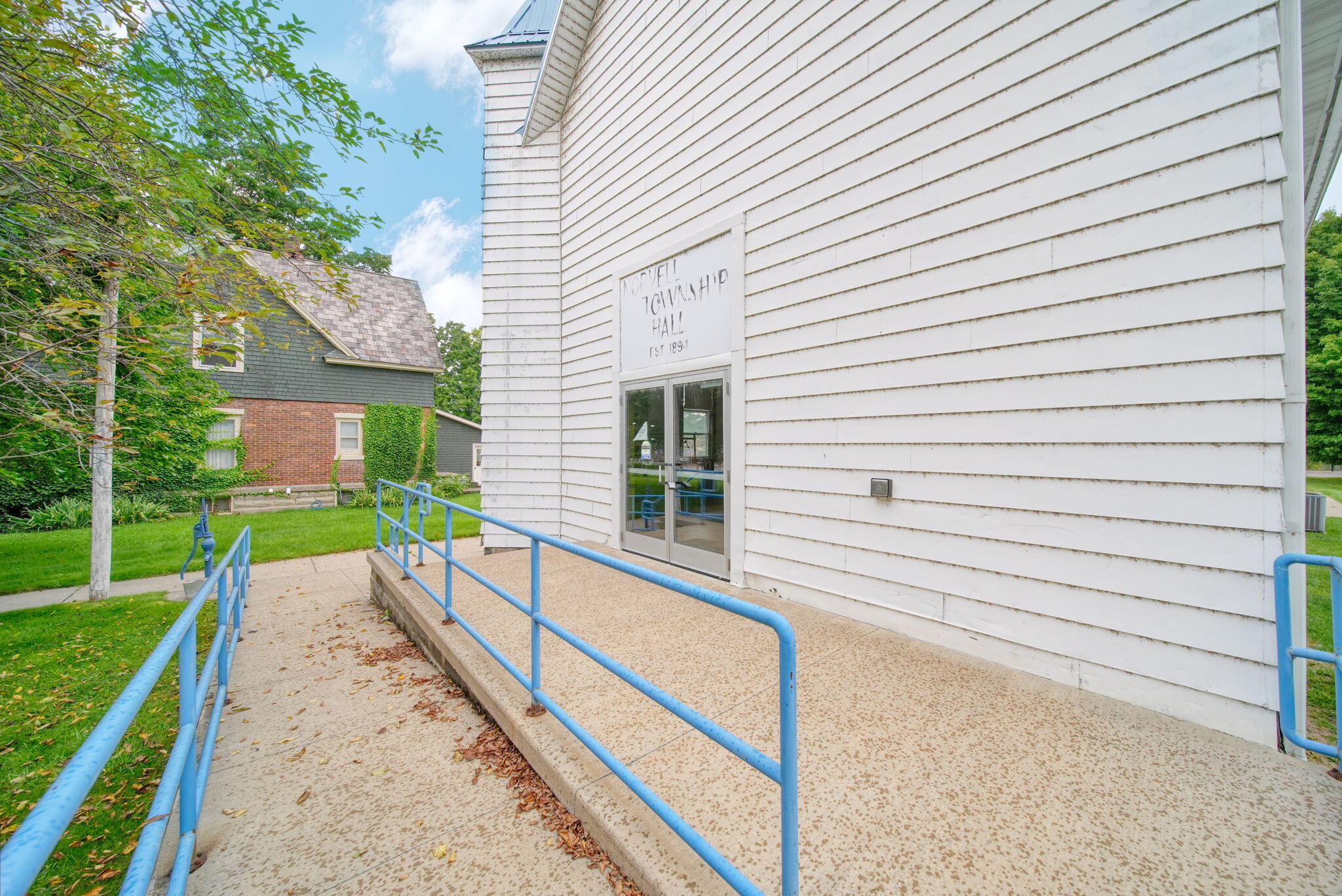 106 E Commercial Street