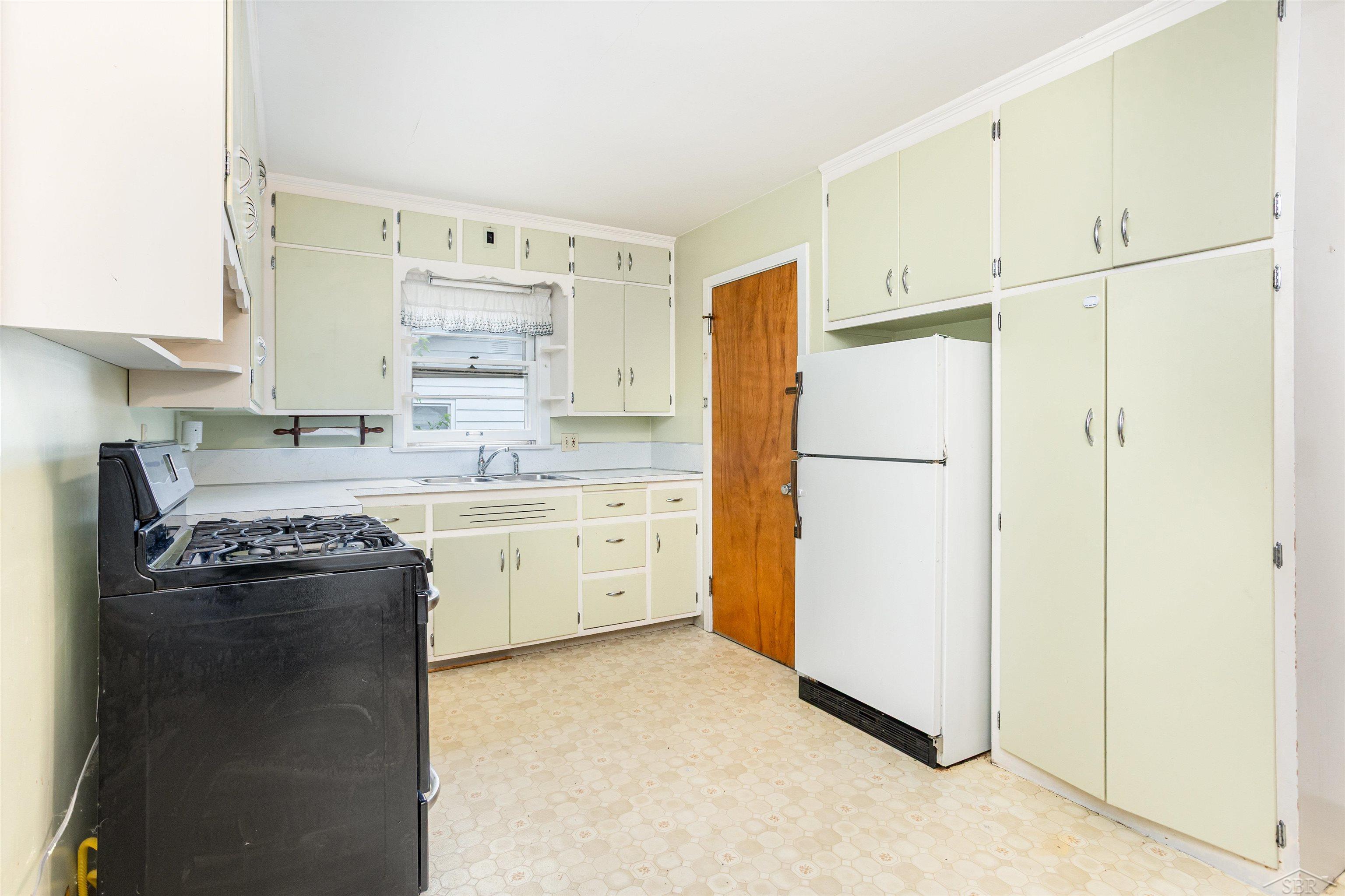 Saginaw City, Michigan 48602, United States, 3 Bedrooms Bedrooms, ,1 BathroomBathrooms,Residential,Active,227860