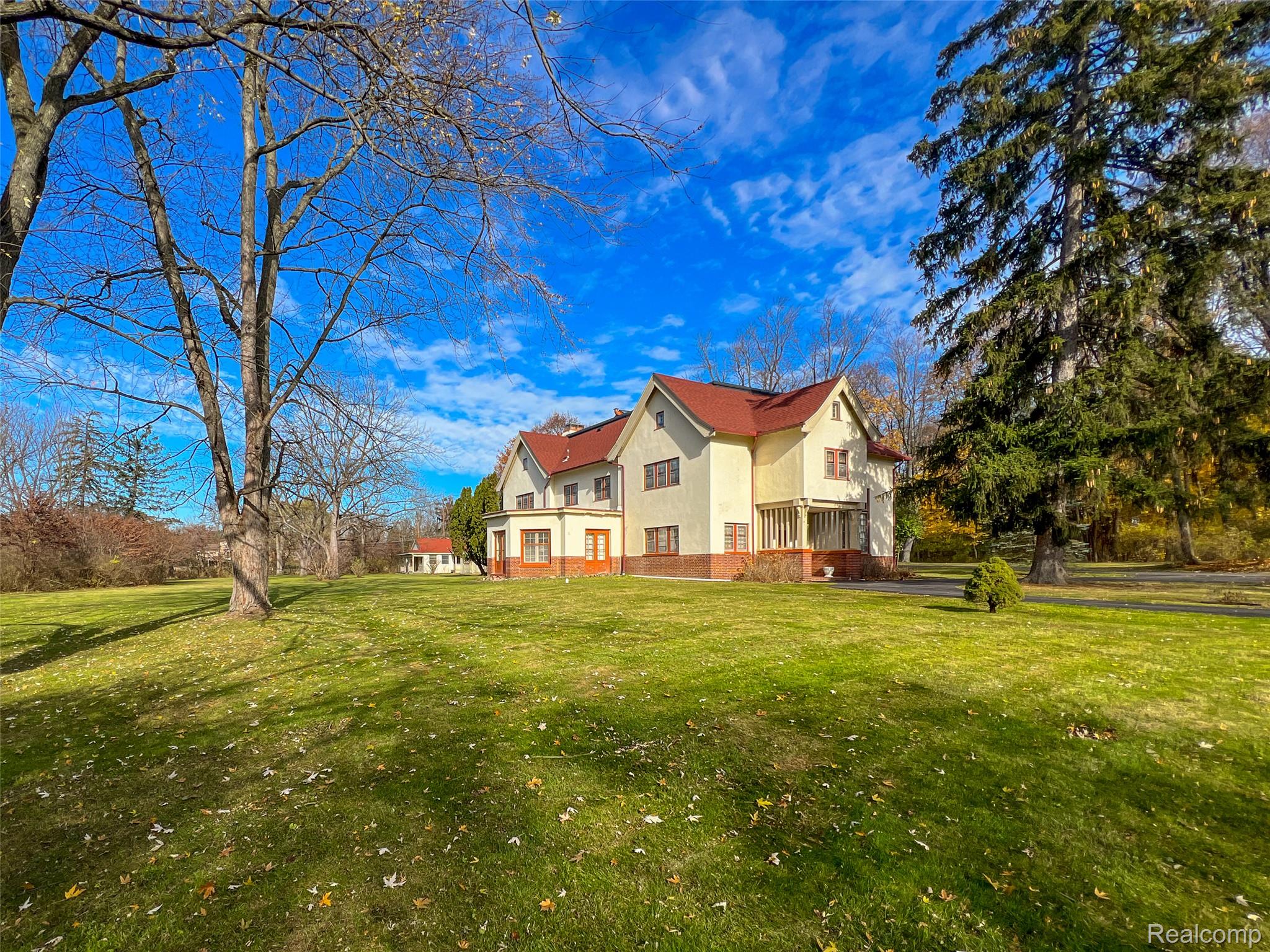 5044 Charing Cross Road