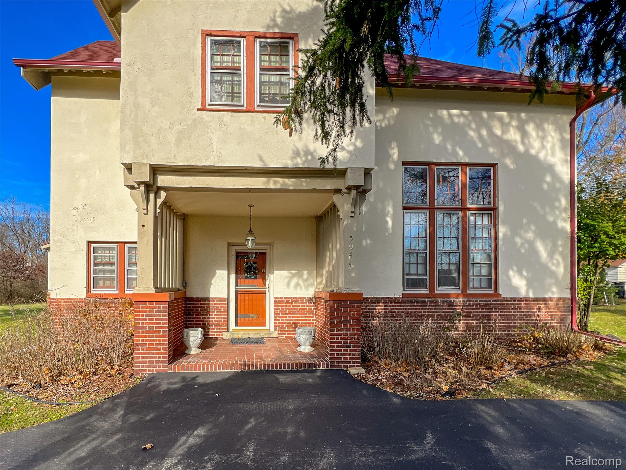 5044 Charing Cross Road