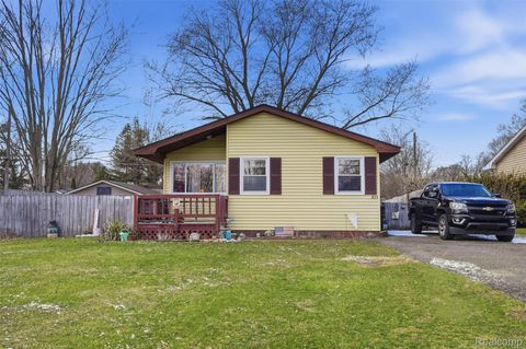 433 Haze Pinckney Village MI 48169