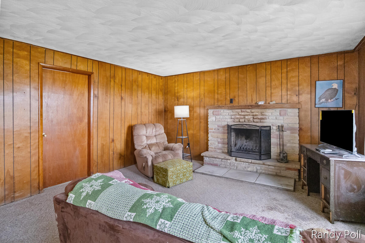 10116 Lakeshore Drive