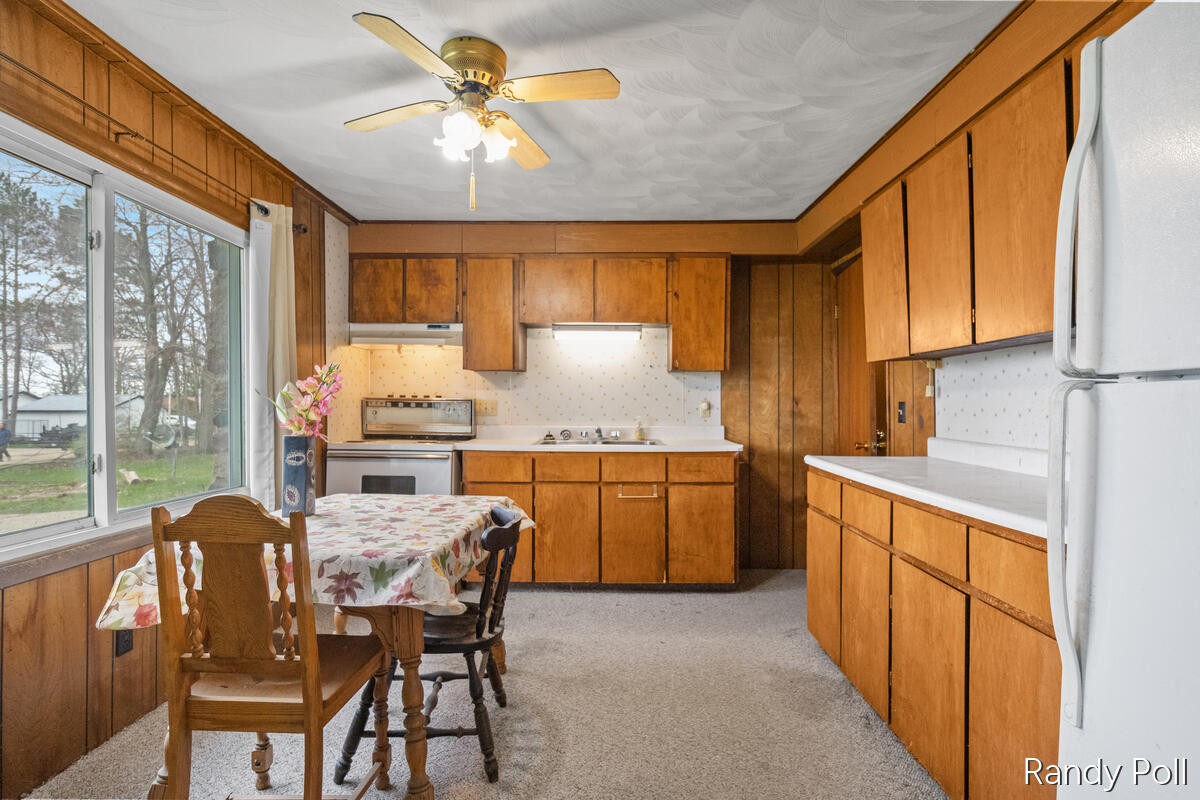 10116 Lakeshore Drive