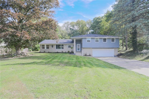 Photo of 38598 Applewood Street, Clinton Charter Township, MI 48036 (MLS # 20261076459)