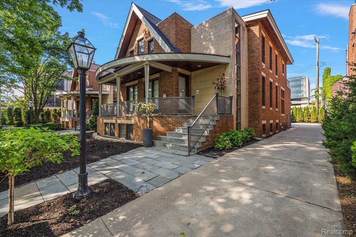 647 Ann Street