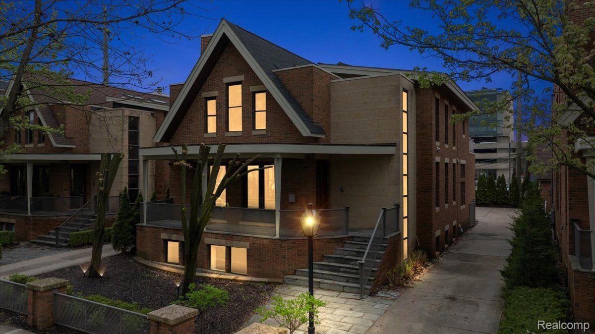 647 Ann Street