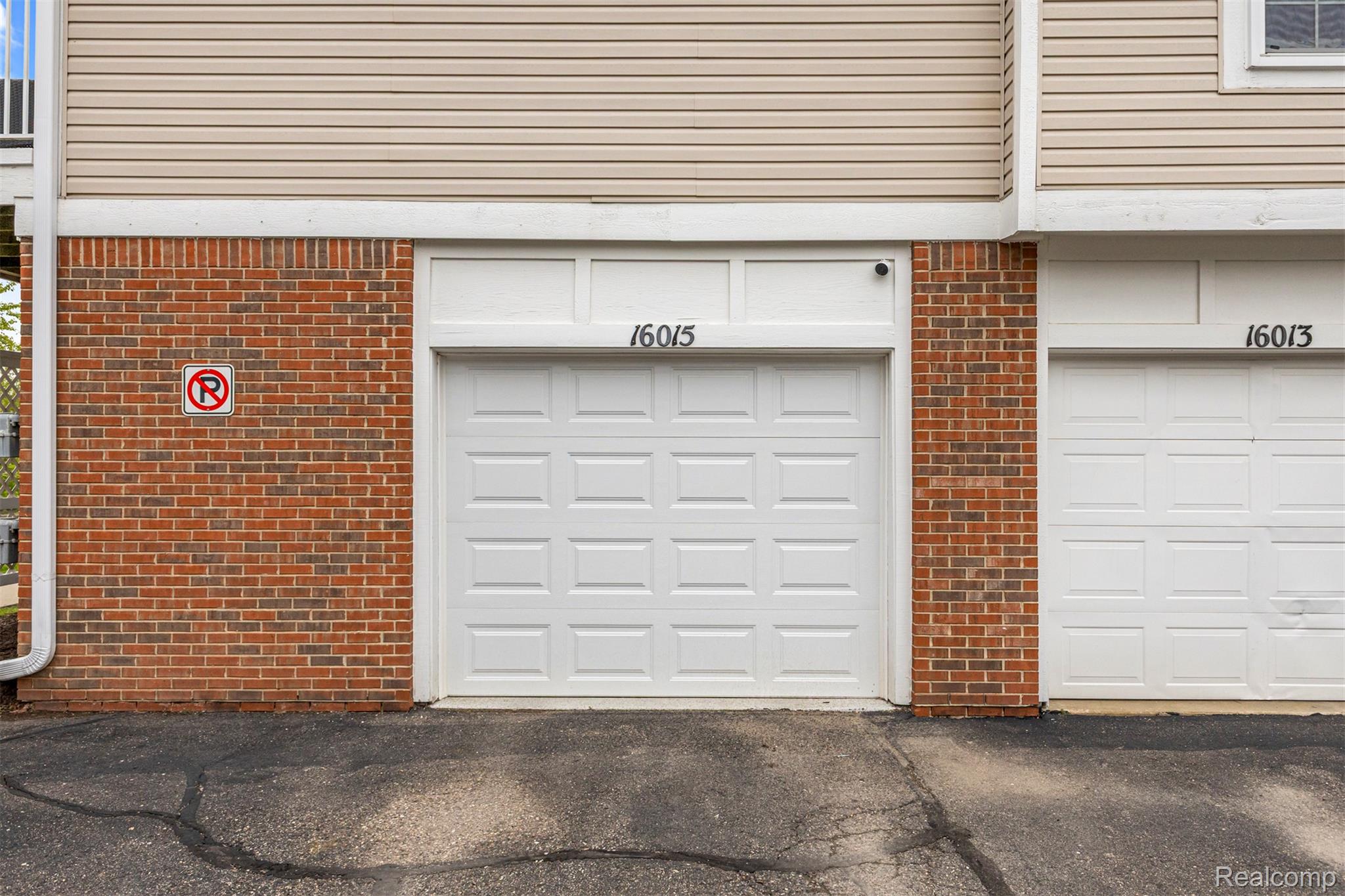 16015 Morningside