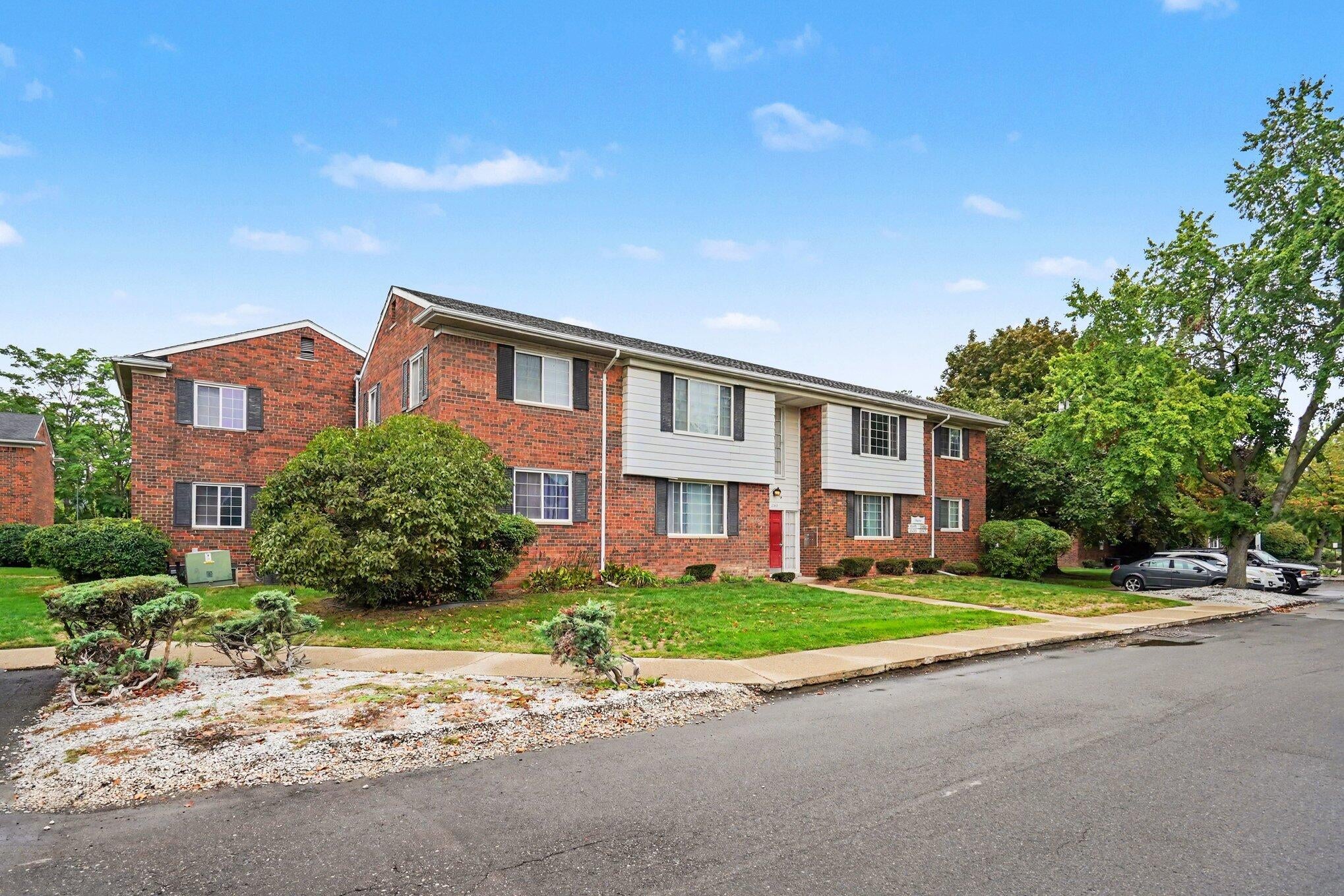 25325 Shiawassee Circle 204
