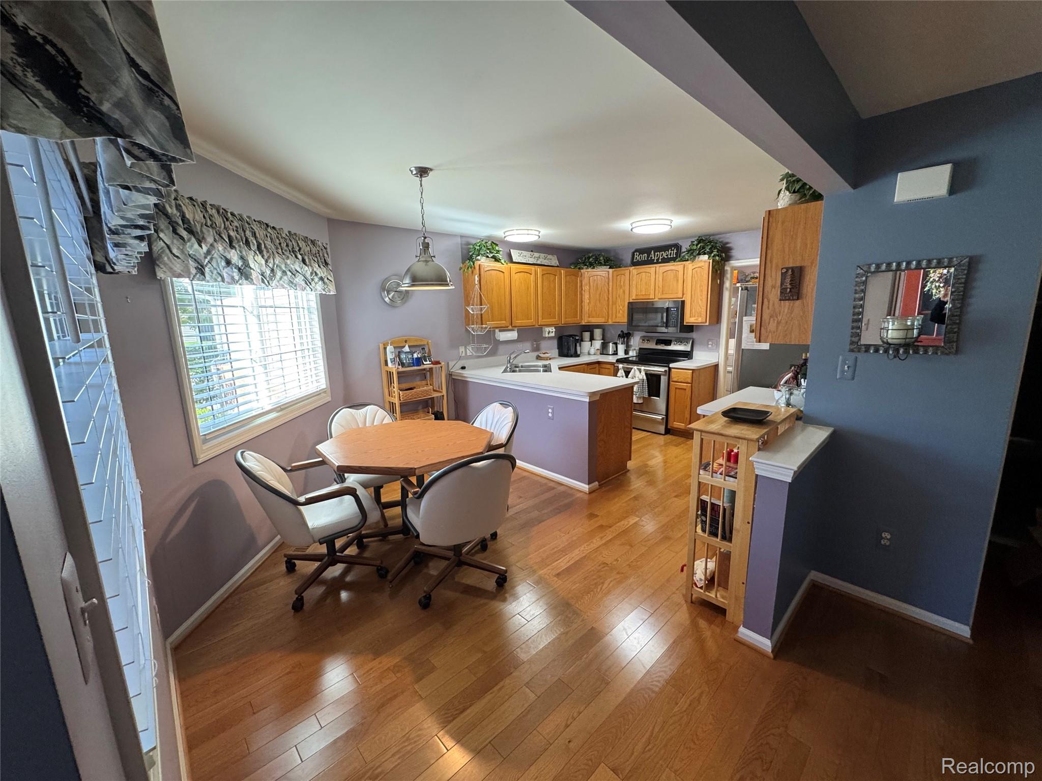 1017 Elmwood Drive 5
