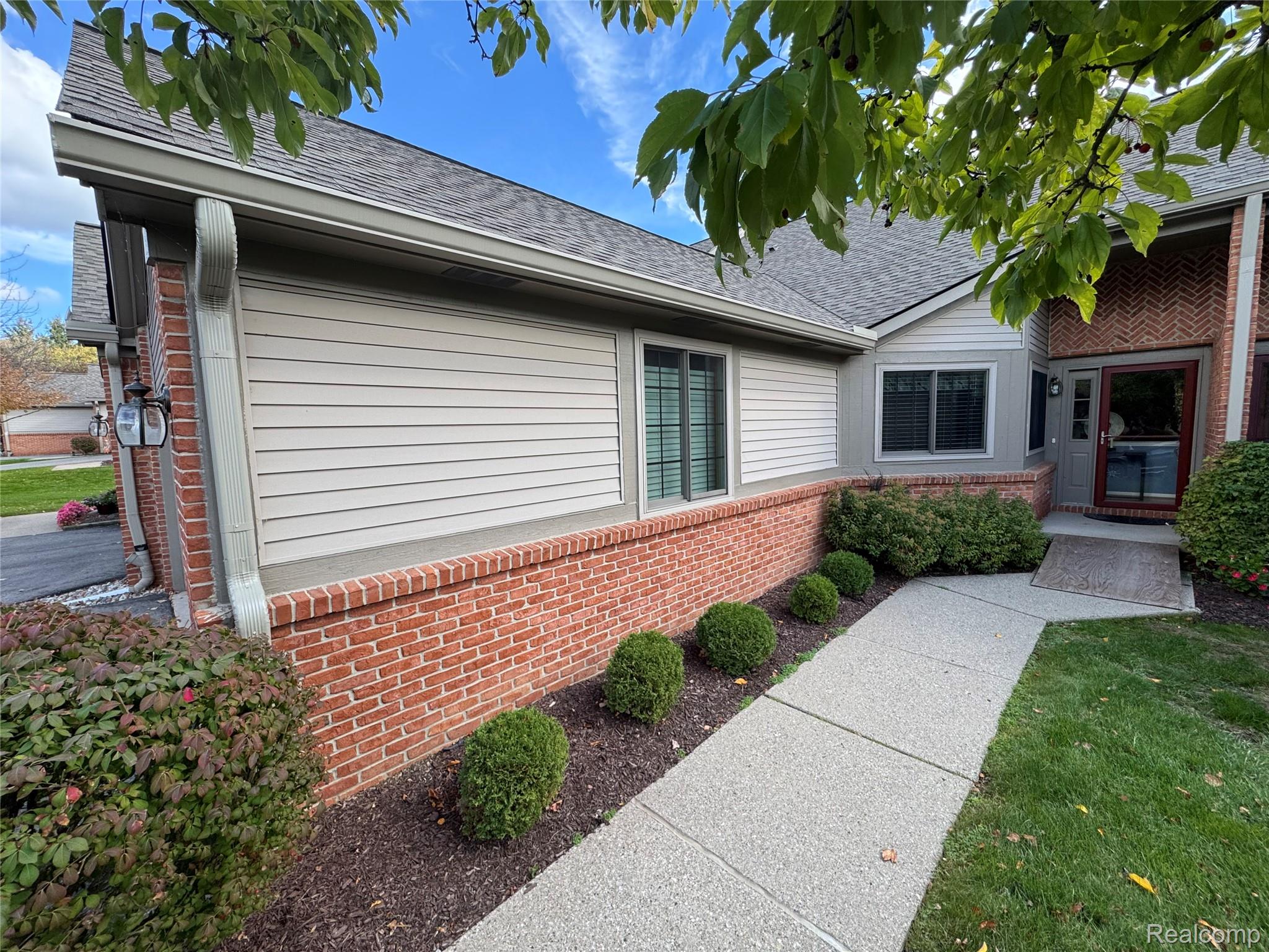 1017 Elmwood Drive 5