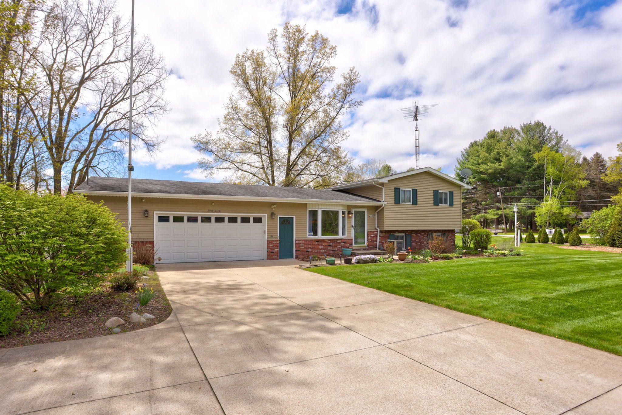 3020 E CURTIS Road