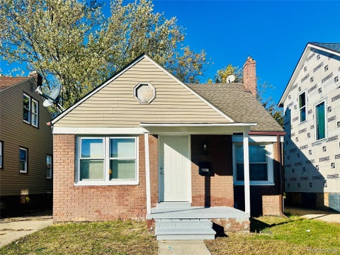 Photo of 13995 Young Street, Detroit City, MI 48205 (MLS # 20261081526)