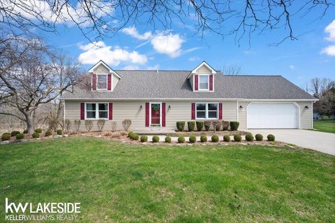 Photo of 51980 ROMEO PLANK Road, Macomb Township, MI 48042 (MLS # 58050203874)