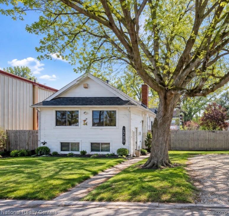 1711 E Lake Drive