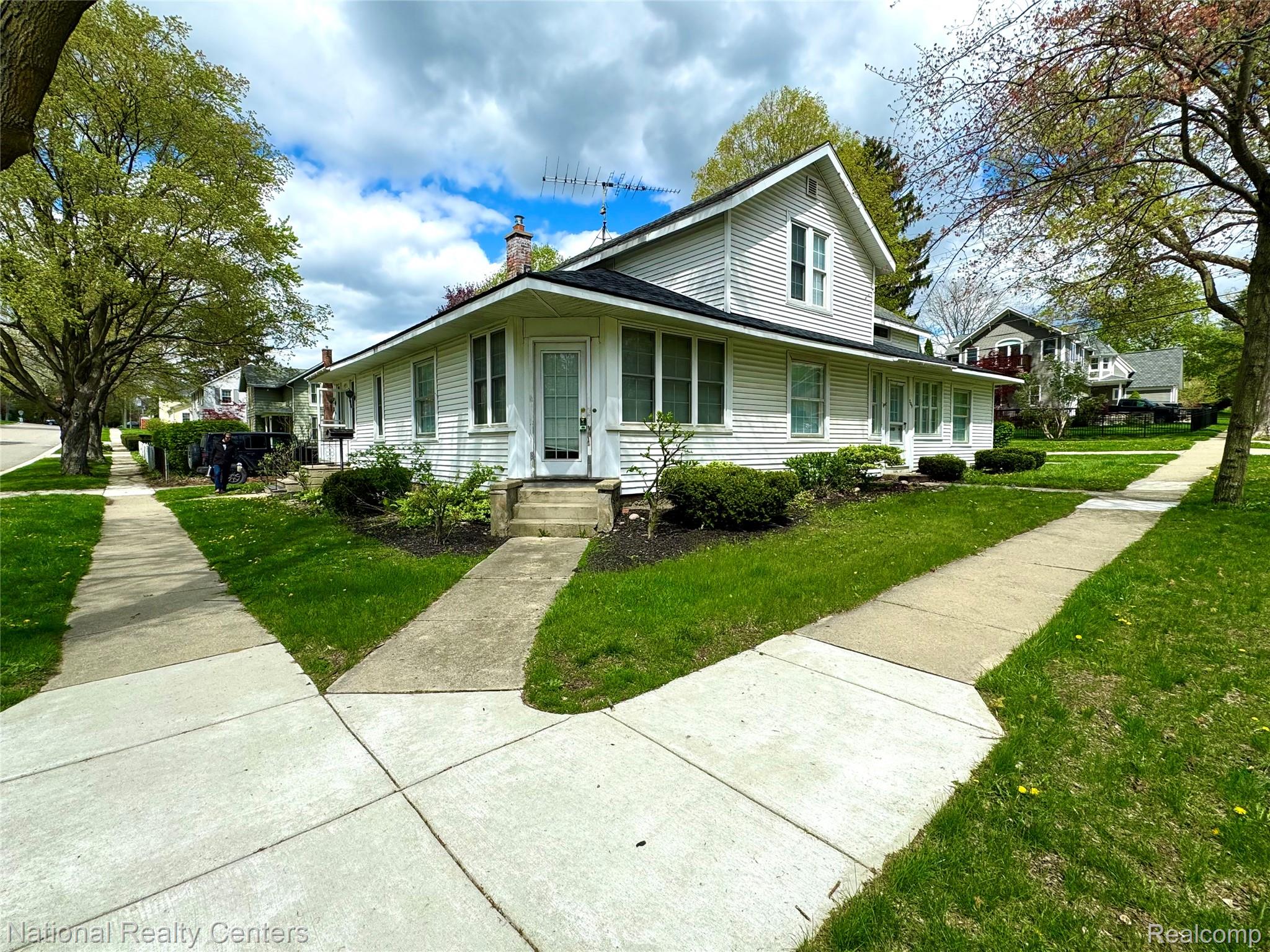 Duplex units 604 and 209