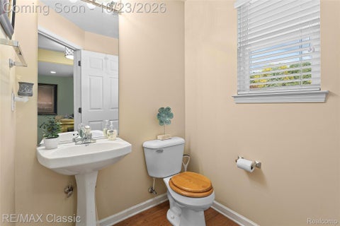 Tiny photo for 6563 Wedgewood Court, Waterford Charter Township, MI 48327 (MLS # 20261084282)