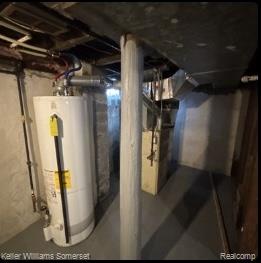 21415 Woodside Avenue