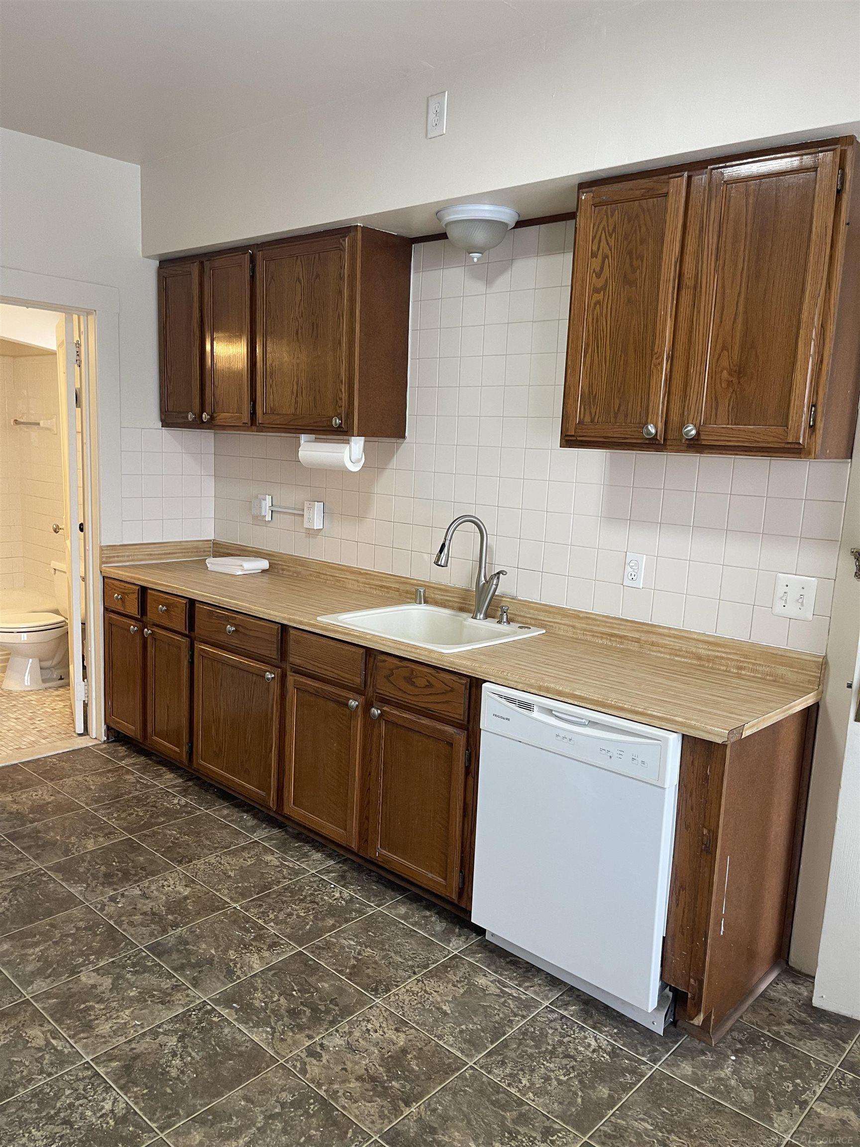 6609 Auburn Rd. Road