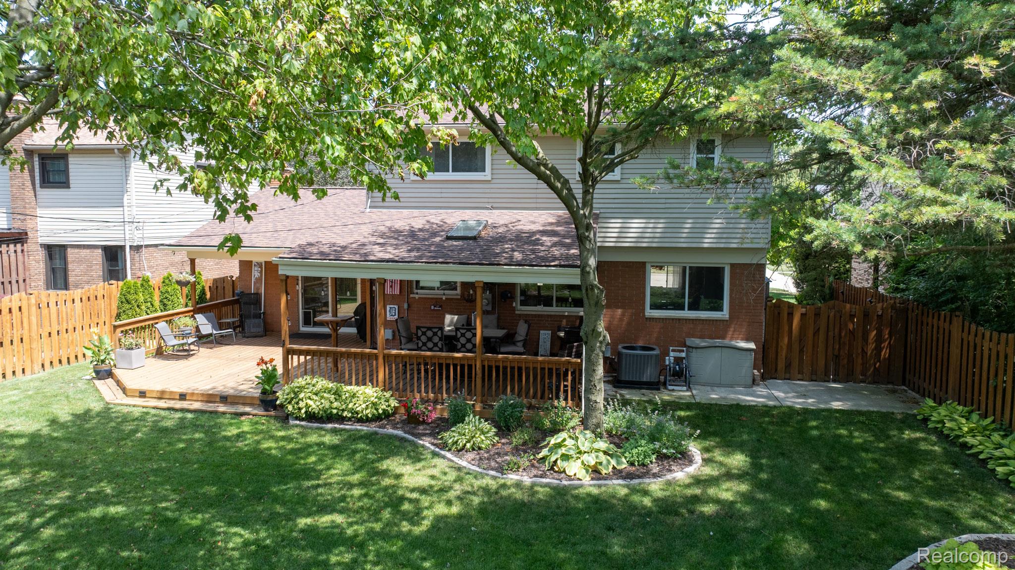 1552 Glen Lane