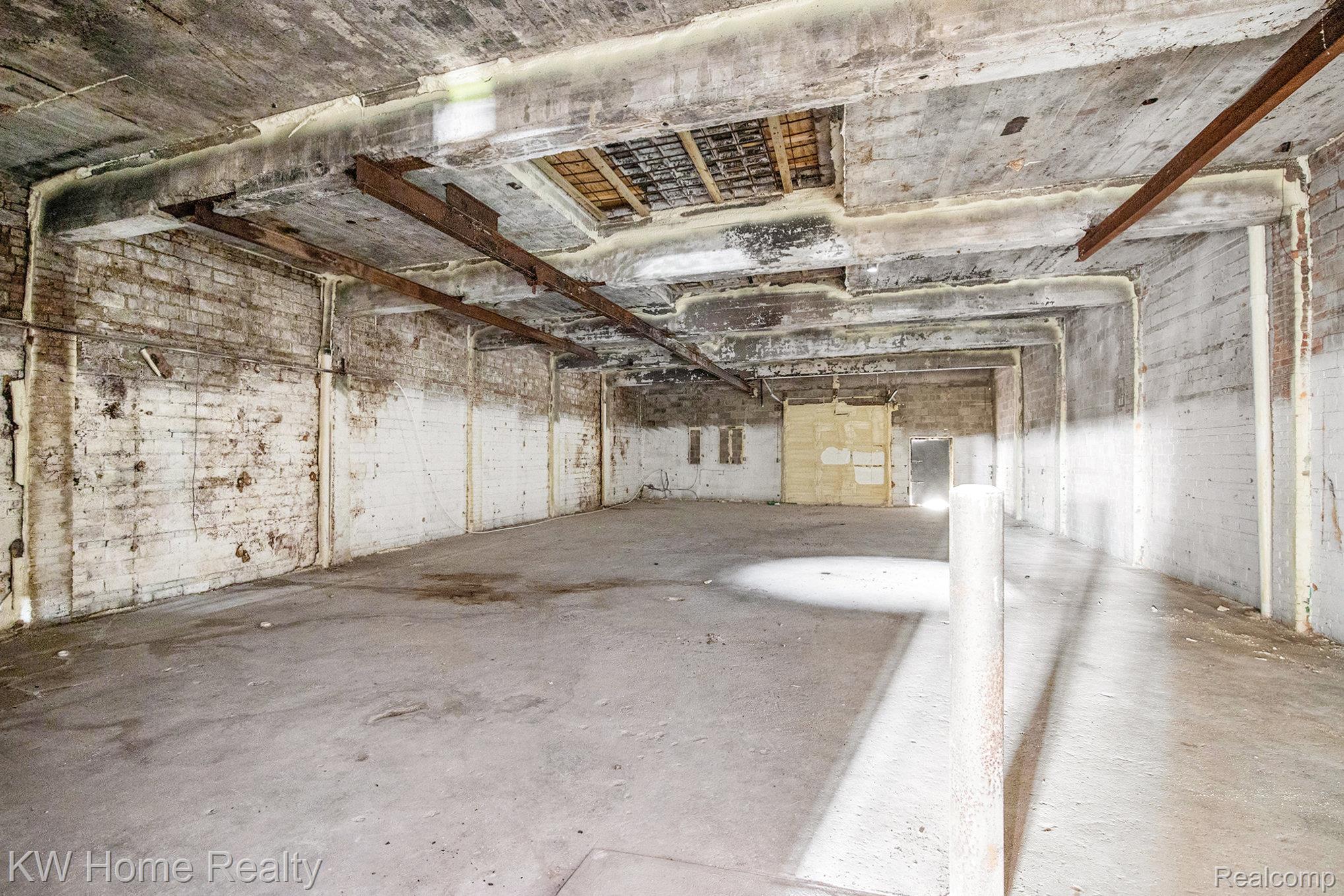 12709 GRATIOT Avenue