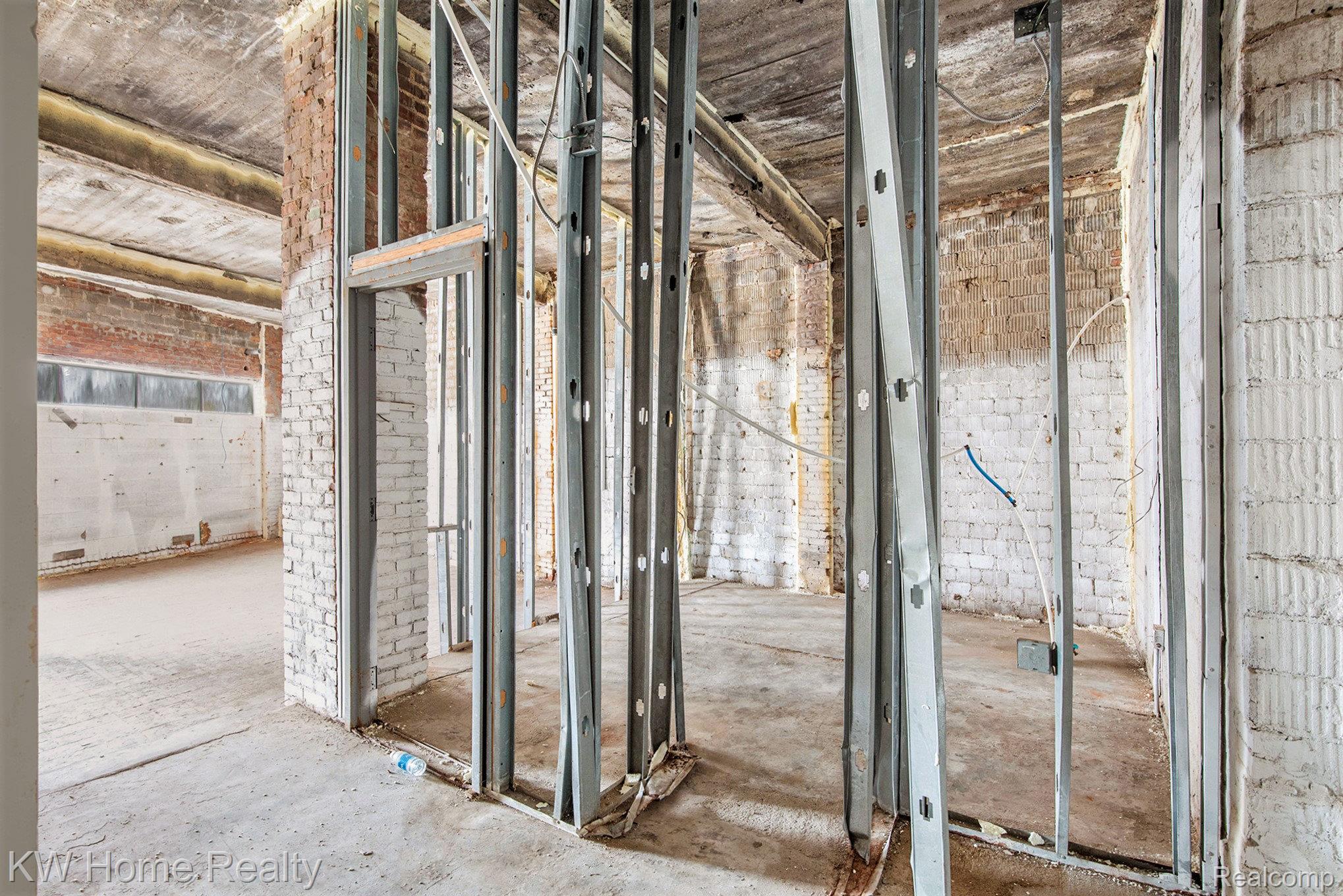 12709 GRATIOT Avenue