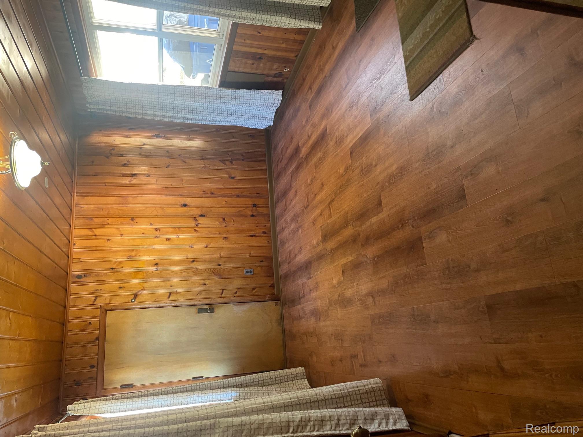 Waterford Charter Township, Michigan 48329, United States, 2 Bedrooms Bedrooms, ,2 BathroomsBathrooms,Residential,Active,230524