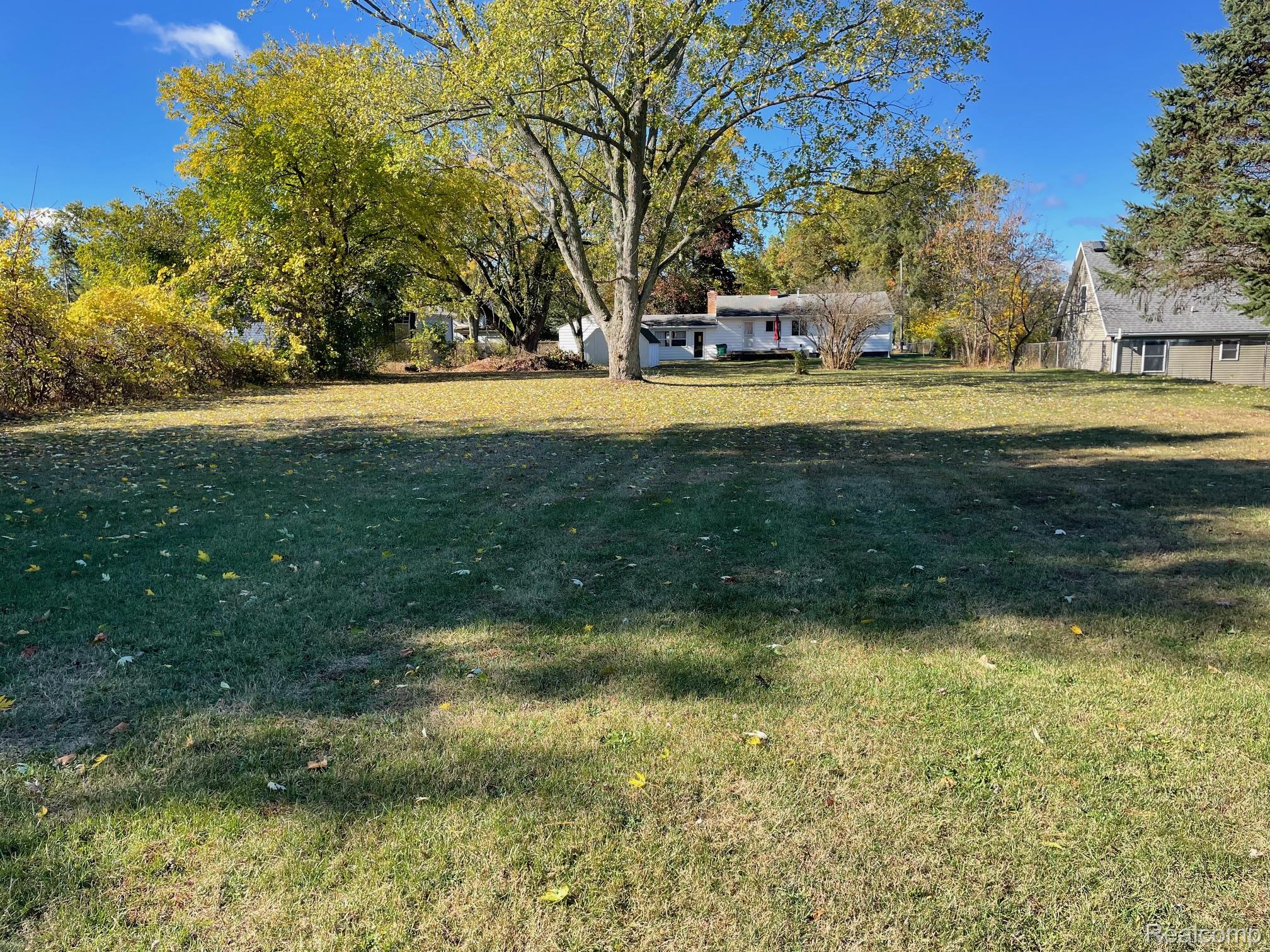 Waterford Charter Township, Michigan 48329, United States, 2 Bedrooms Bedrooms, ,2 BathroomsBathrooms,Residential,Active,230524