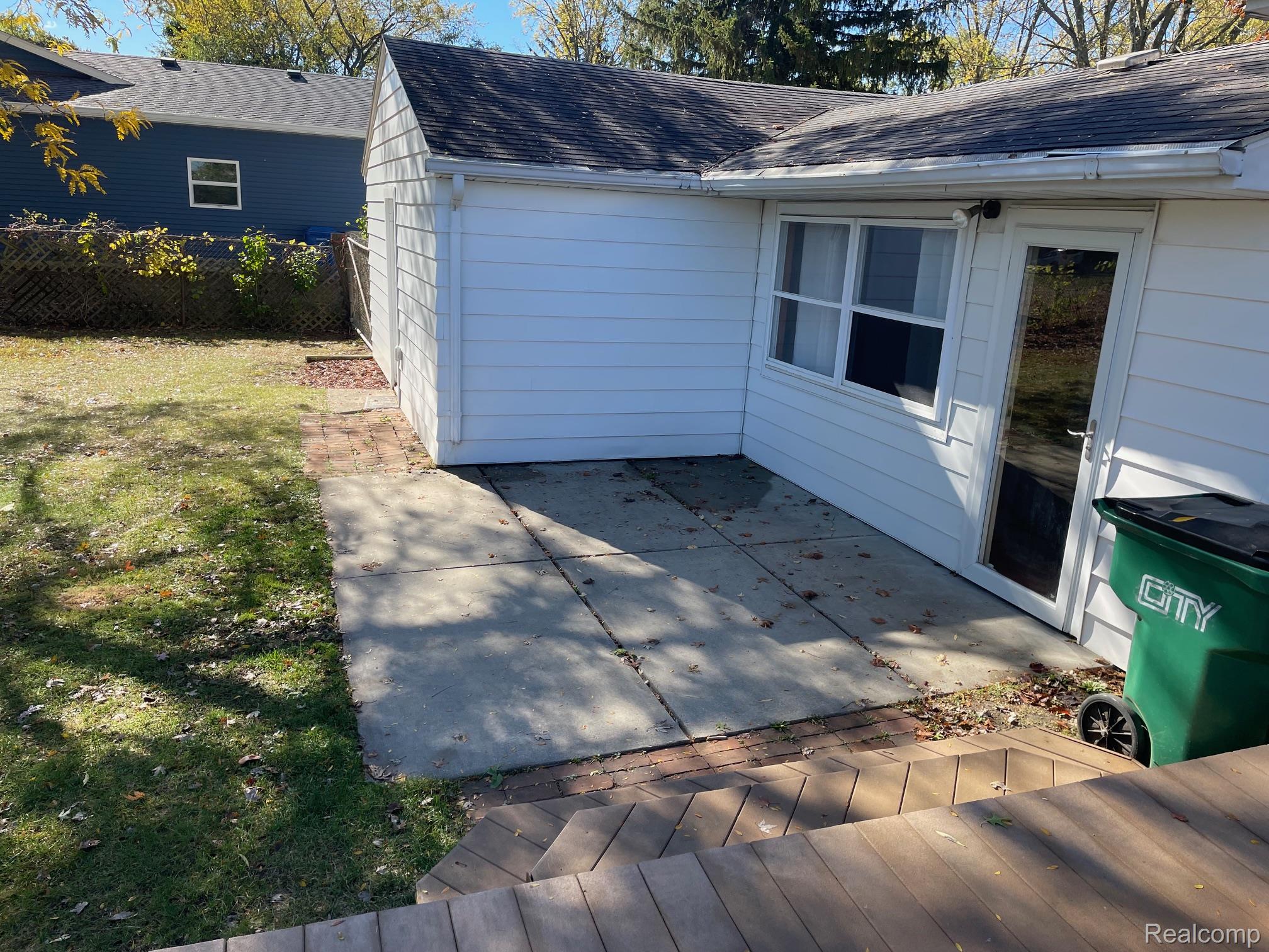 Waterford Charter Township, Michigan 48329, United States, 2 Bedrooms Bedrooms, ,2 BathroomsBathrooms,Residential,Active,230524