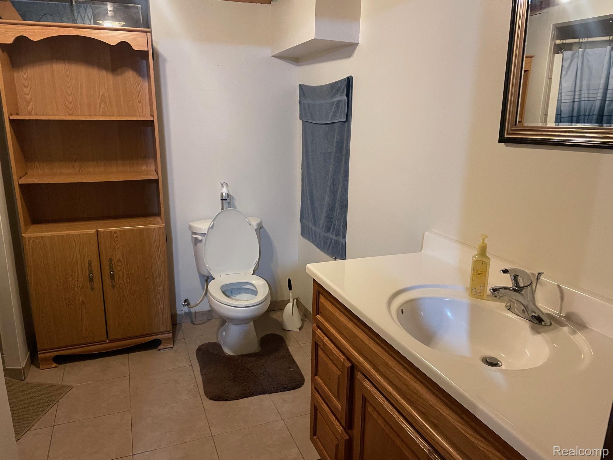 Waterford Charter Township, Michigan 48329, United States, 2 Bedrooms Bedrooms, ,2 BathroomsBathrooms,Residential,Active,230524