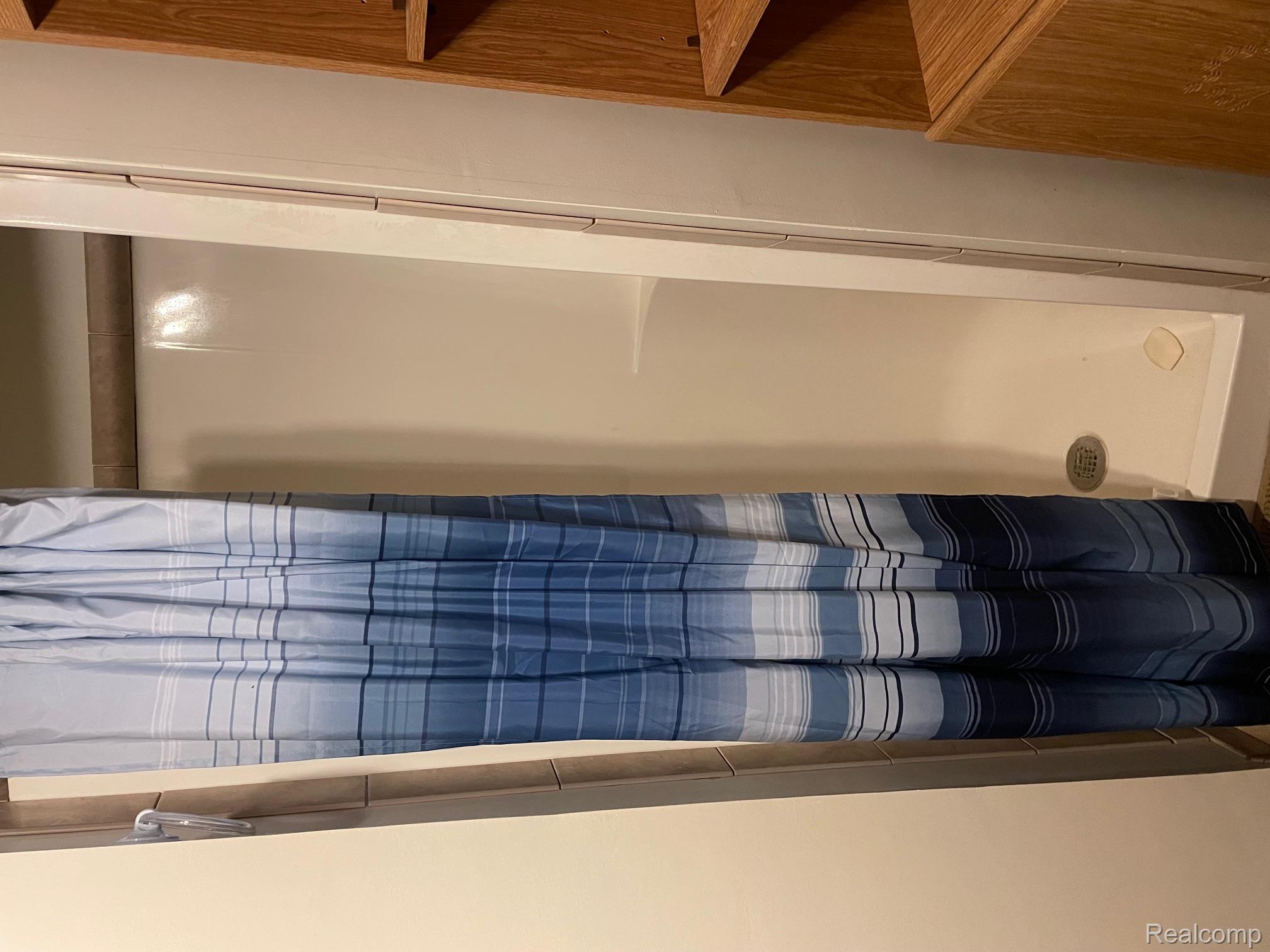 Waterford Charter Township, Michigan 48329, United States, 2 Bedrooms Bedrooms, ,2 BathroomsBathrooms,Residential,Active,230524