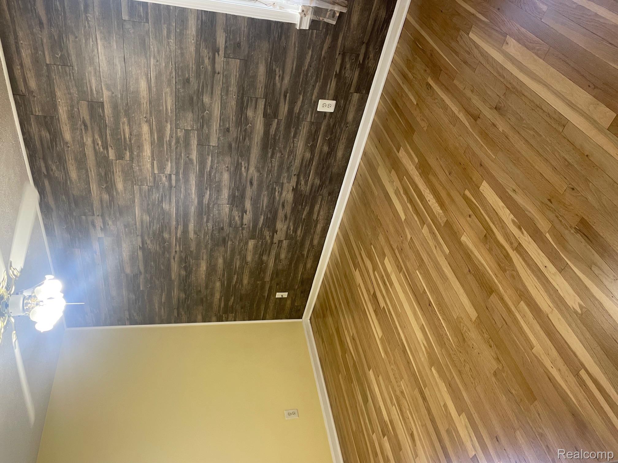 Waterford Charter Township, Michigan 48329, United States, 2 Bedrooms Bedrooms, ,2 BathroomsBathrooms,Residential,Active,230524