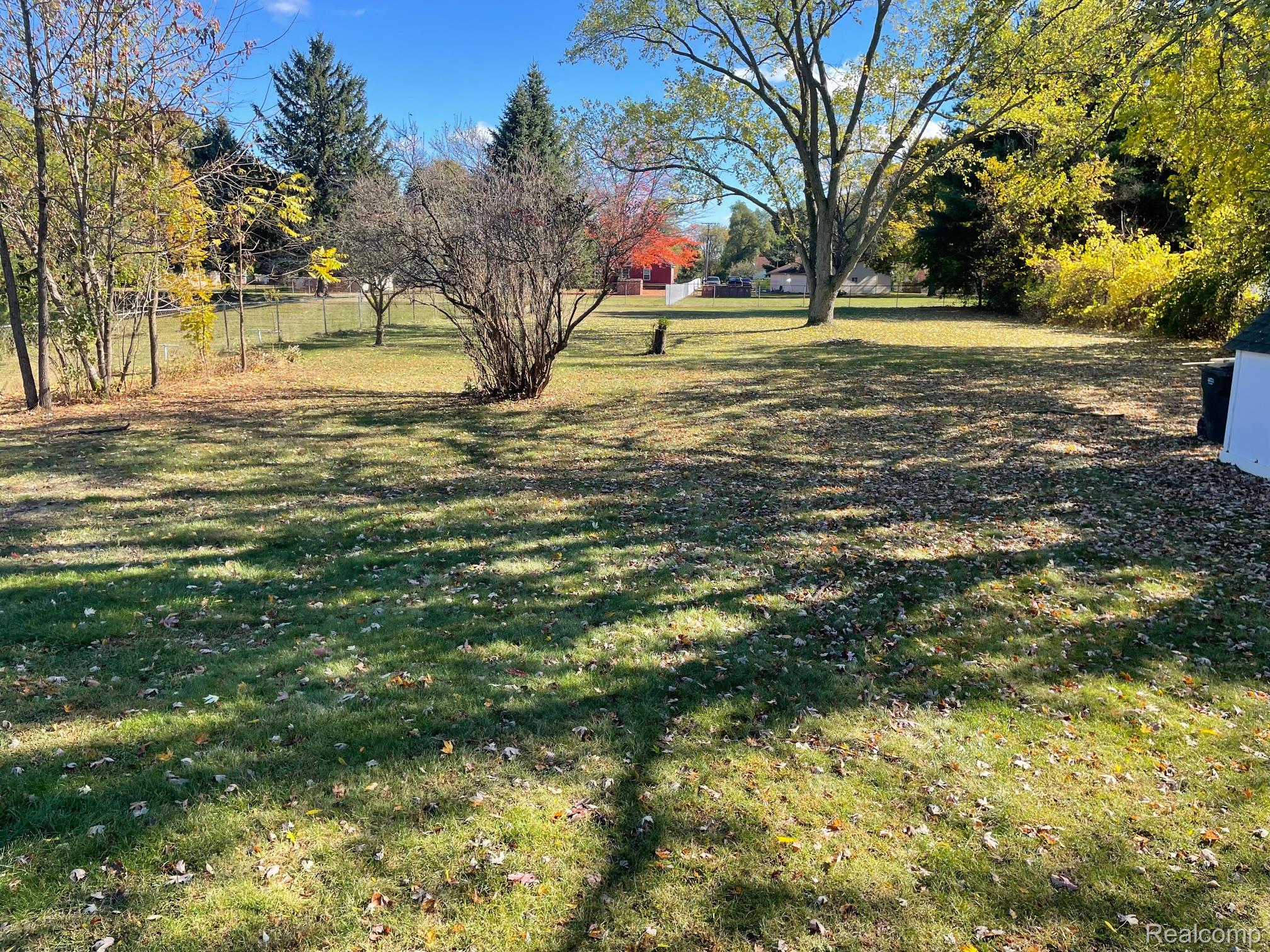 Waterford Charter Township, Michigan 48329, United States, 2 Bedrooms Bedrooms, ,2 BathroomsBathrooms,Residential,Active,230524