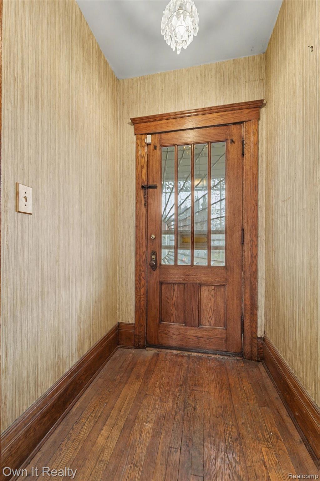 195 Massachusetts Street