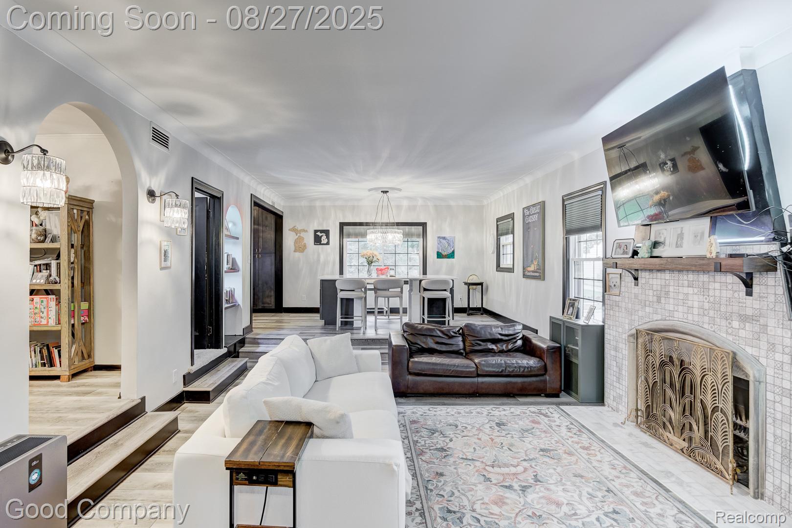 93 Oakdale Boulevard