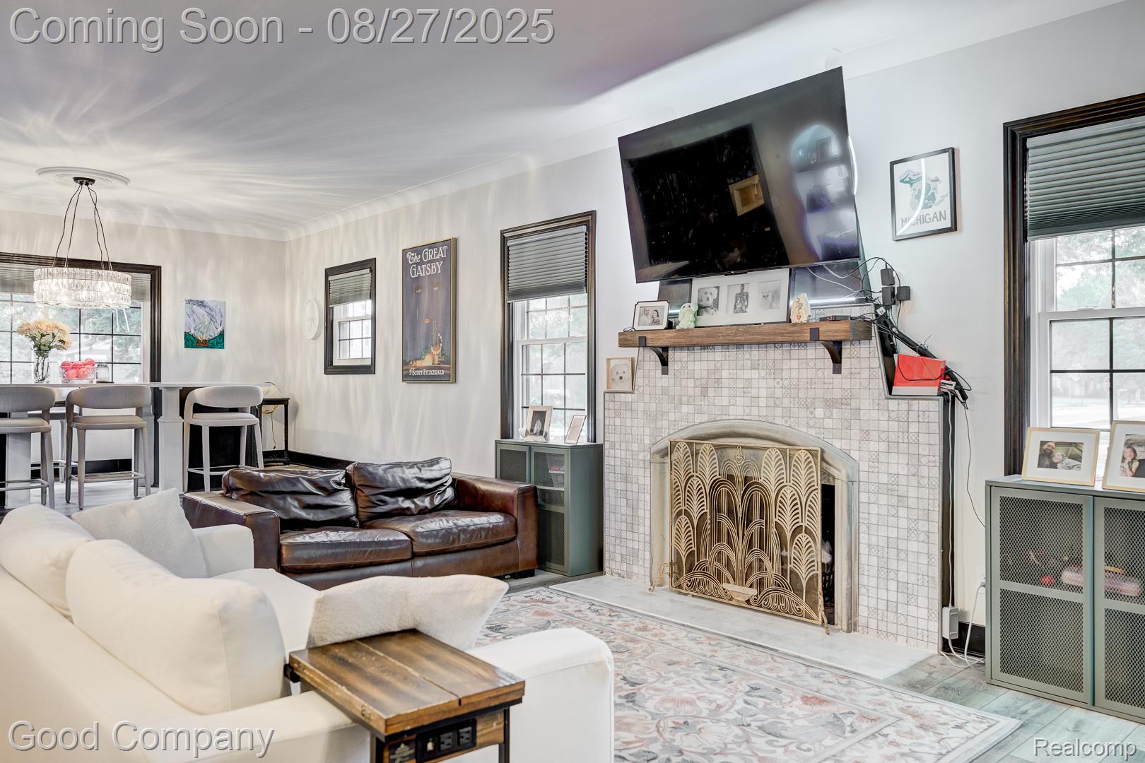 93 Oakdale Boulevard