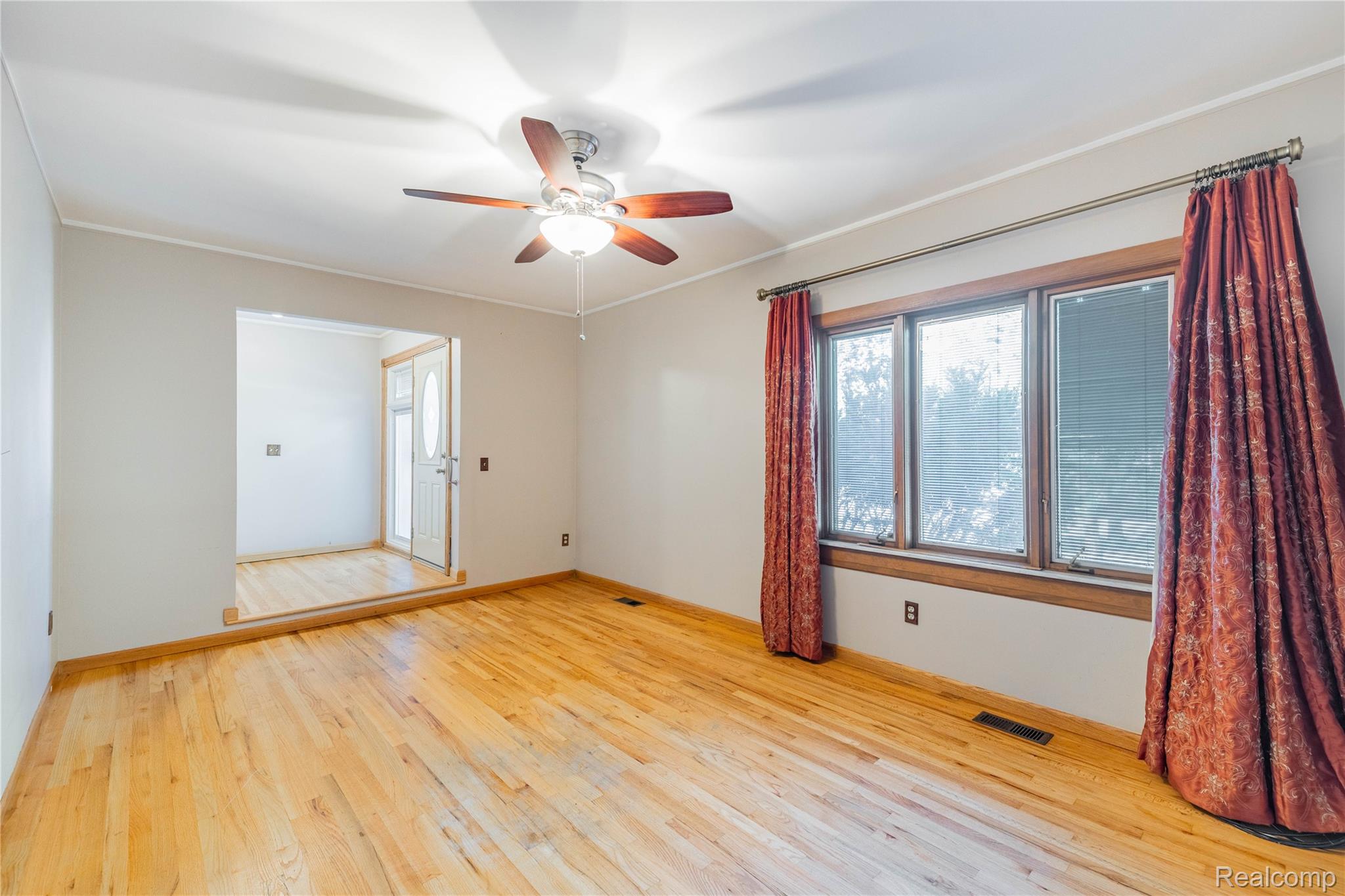 5035 Hillcrest Court