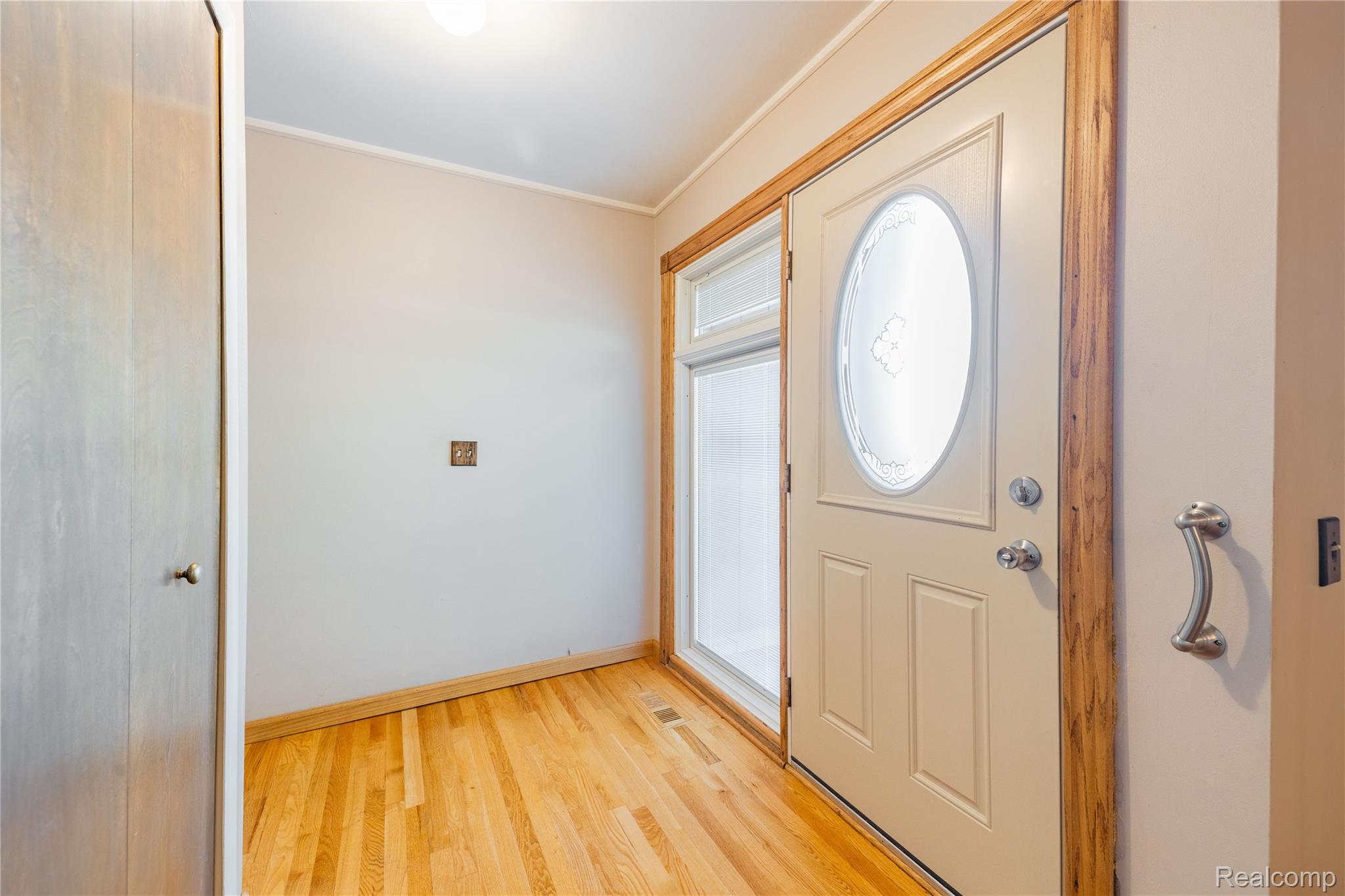 5035 Hillcrest Court